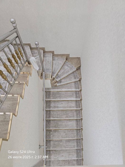 Профессиональная укладка ковролина и дорожек на лестницы в Ташкенте