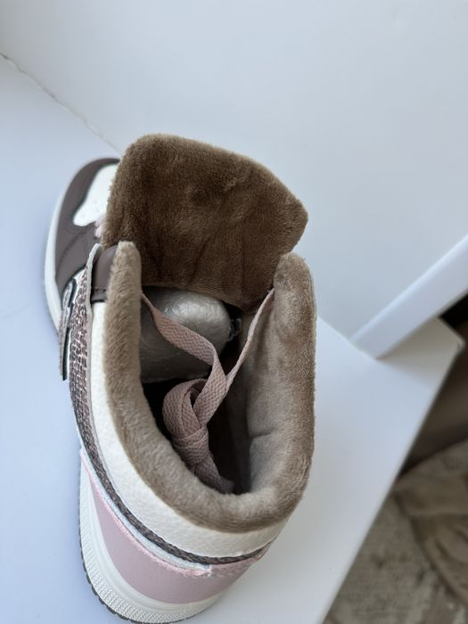 Продам женскую обувь