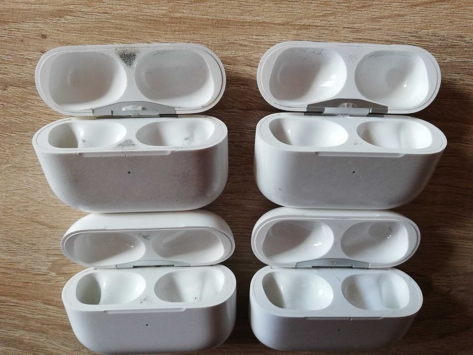 ЛОТ Оригиниали зарядни кутий Apple Airpods 3 за части
