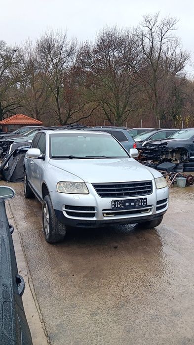 VW Touareg 2.5 R5 ,174 к.с. , ръчка ,60 броя на части