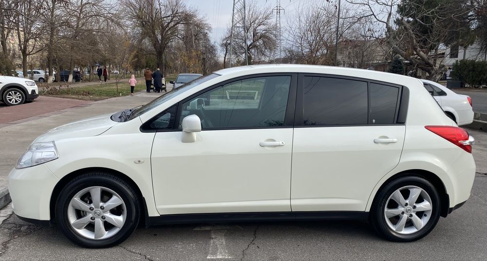 Nissan Tiida sotiladi