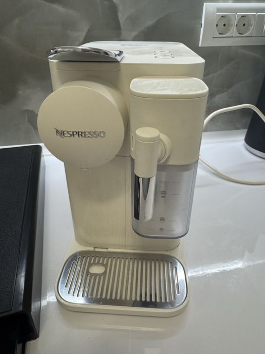 Espressor Nespresso Delonghi Lattisima One