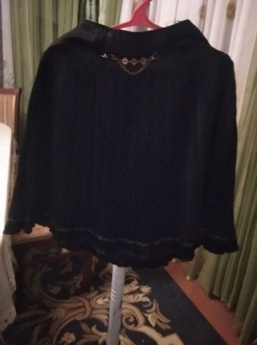 Kiyimlar bor ko‘pkina holati yaxshi marg‘ilonda