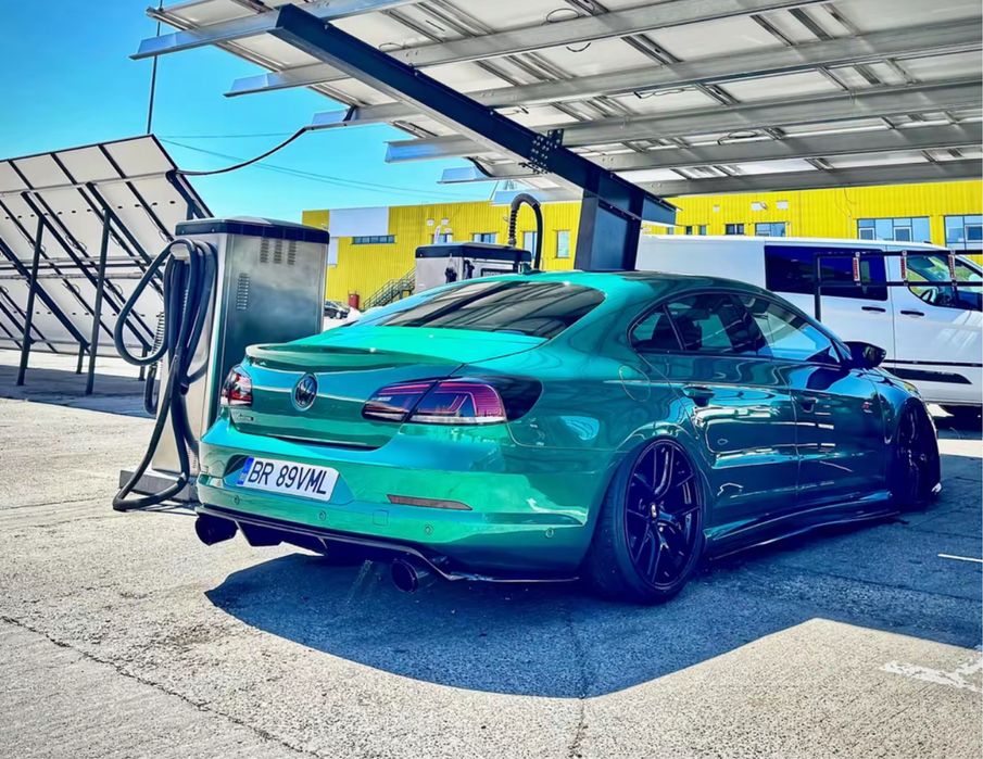 carport cu sistem fotovoltaic sau panouri sandwich