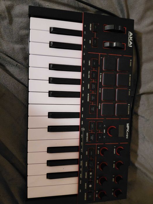 Akai MPK mini Synthesizer