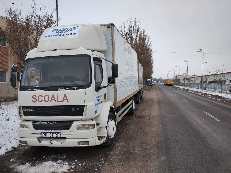 Școală de șoferi. Vând camion Daf și motocicletă Suzuki Bandit.