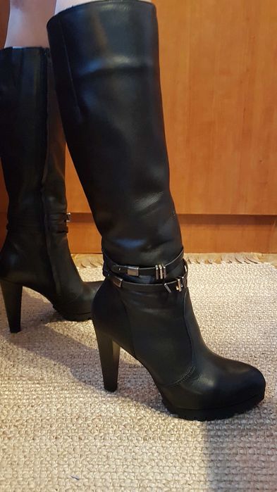 Продавам дамски ботуши с висок ток 10 см.Естесвена кожа!