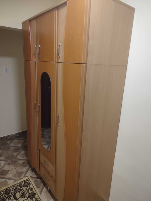 Dulap 3 usi , oglinda și 2 sertare