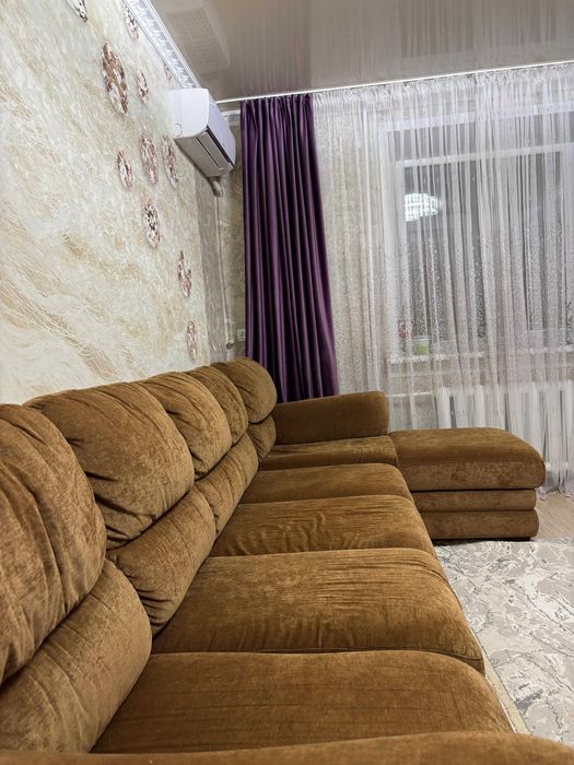 Продам диван угловой.