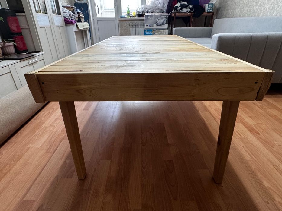 Кровать деревянная