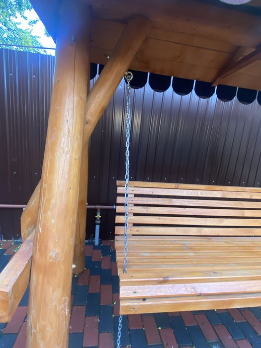 Leagăn de lemn pentru curte