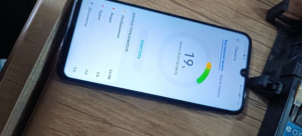 Телефон сотилади Honor 10i