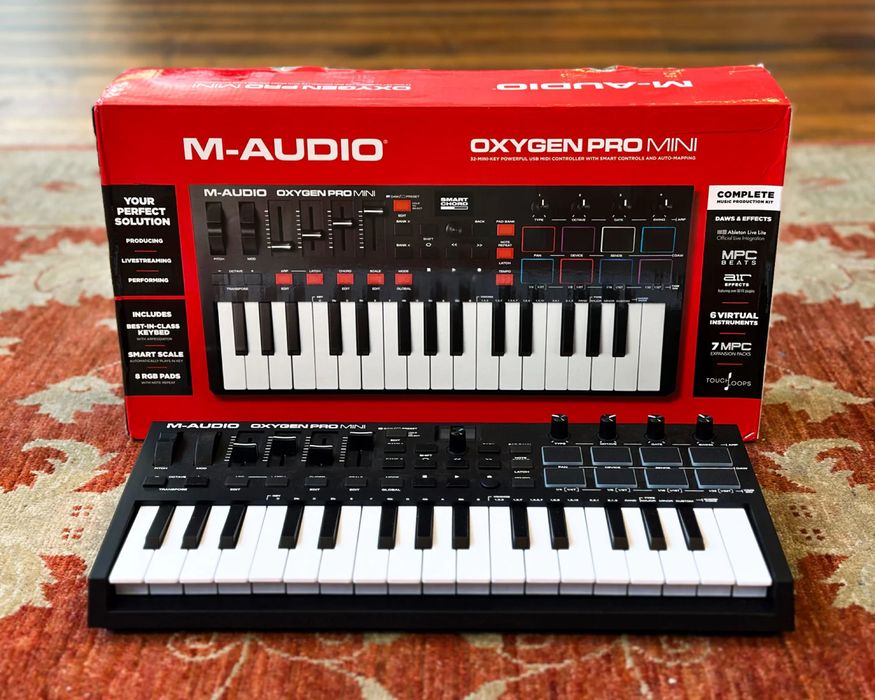 MIDI клавиатура M-Audio Oxygen Pro Mini – ЧИСТО НОВА
