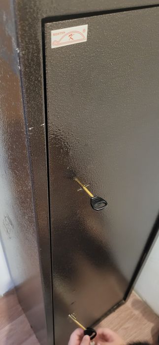 Оружейный сейф продам