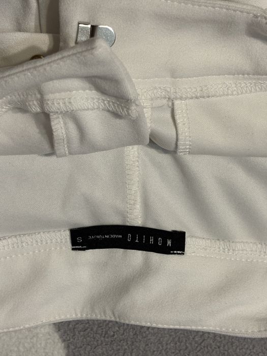 Бели къси панталони