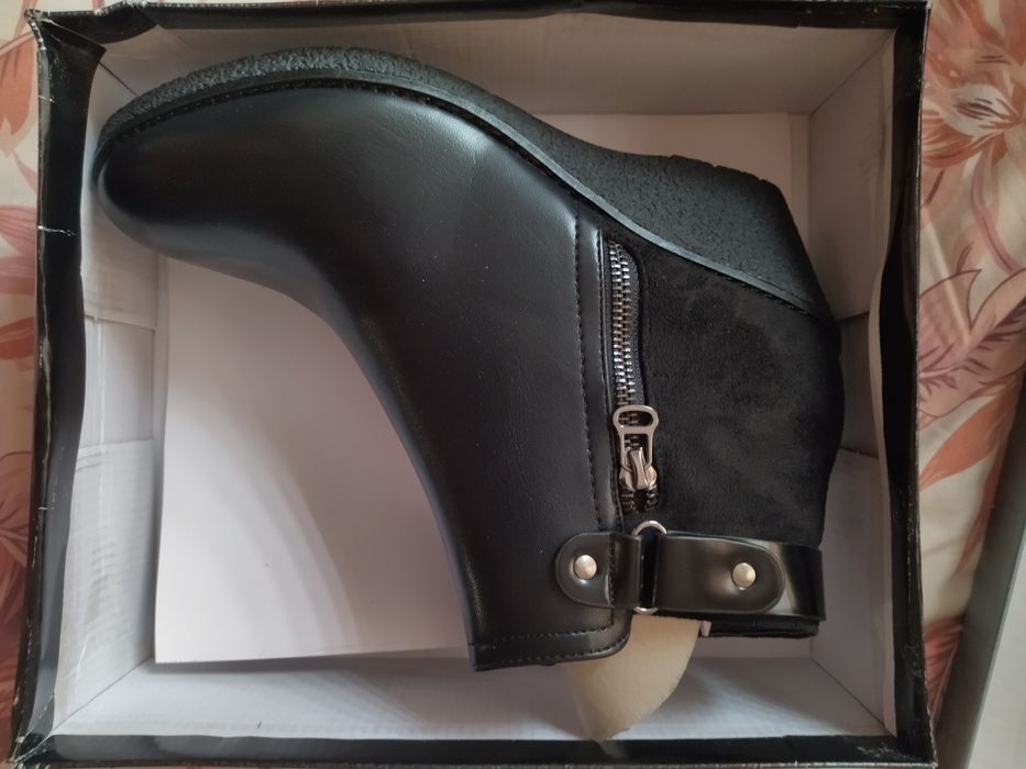 Продавам Боти 41 номер