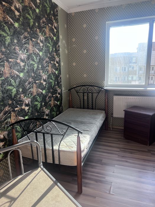 Кровать без матраса