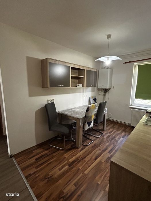 Apartament decomandat, etaj 1, izolat cu balcon inchis, Baragan.