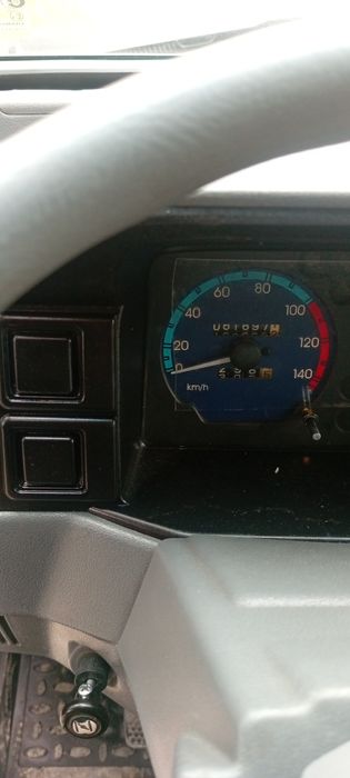 Бир кул минилган полик чихол туртта балон Янги техник курикдан утган б