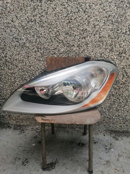 Продавам ляв фар