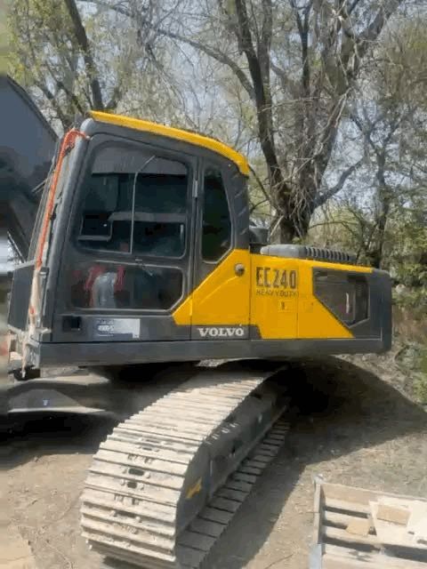 Экскаватор EC240 Volvo