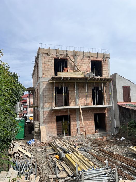 Firma de constructii executam lucrari