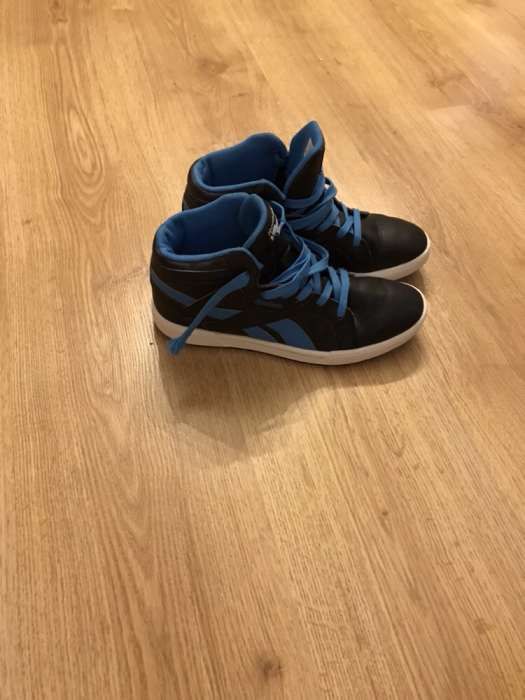 Adidasi marca REEBOK