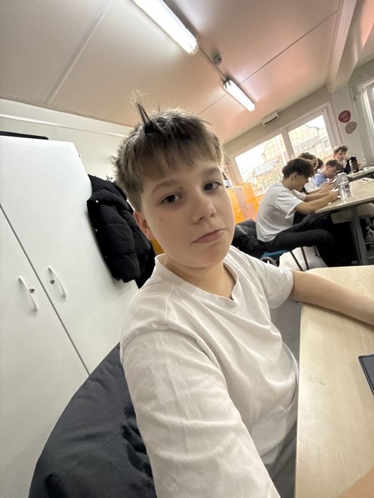 Vand copil utilizat pus la munca nou nout