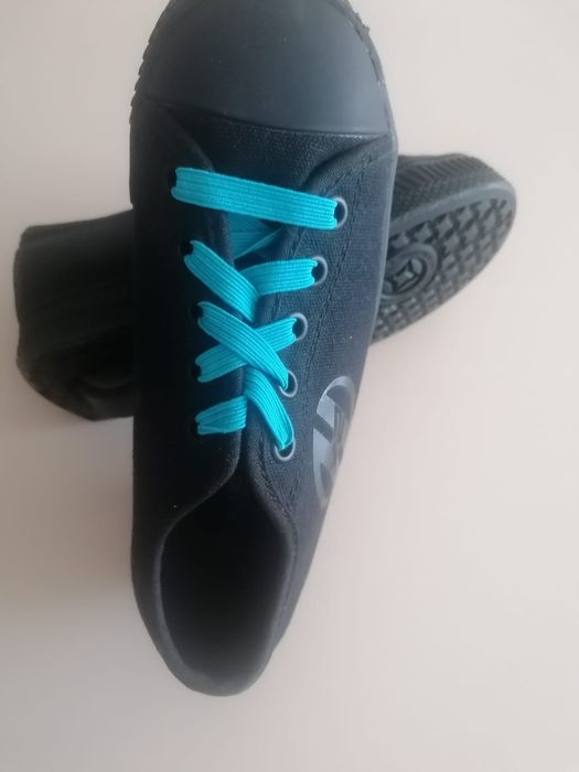 Vând Papuci cu role