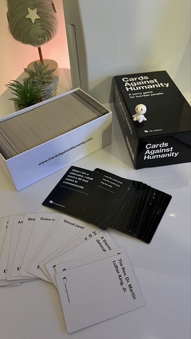 Joc de societate-Cards Against Humanity 600 Carti
