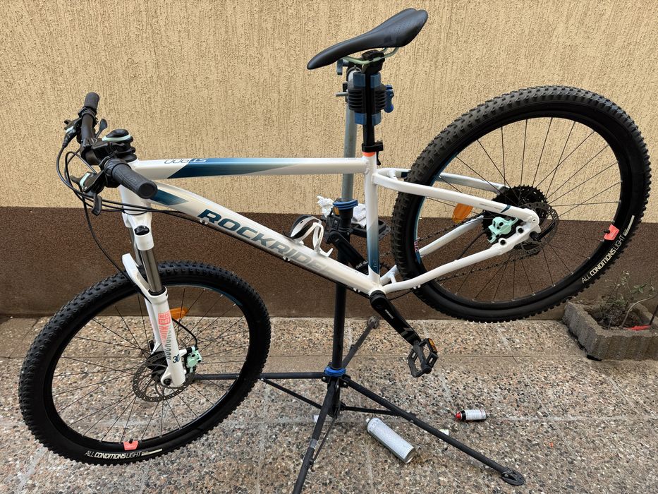 Bicicleta dama Rockrider ST900 alba marimea M