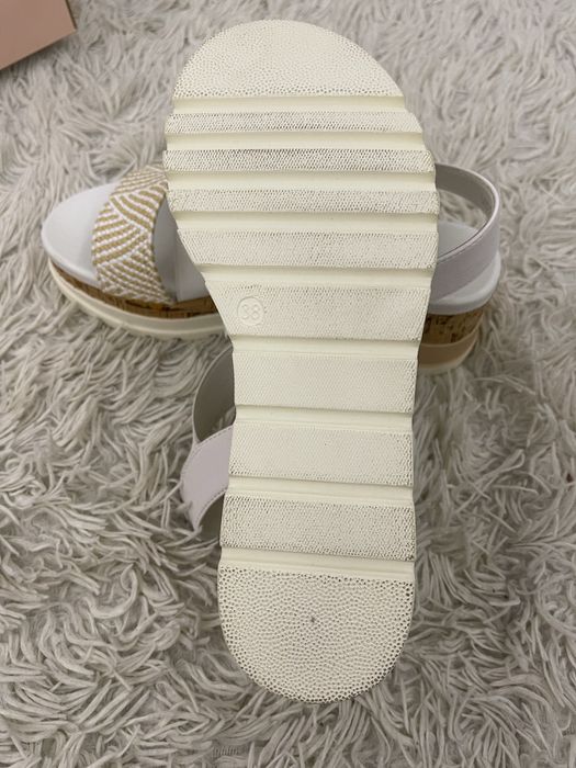 Два чифта сандали размер 38