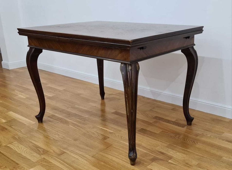 Раритетный стол со стульями