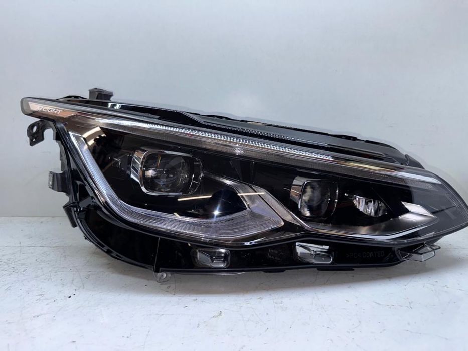 Продавам фарове VW golf 8 IQ light