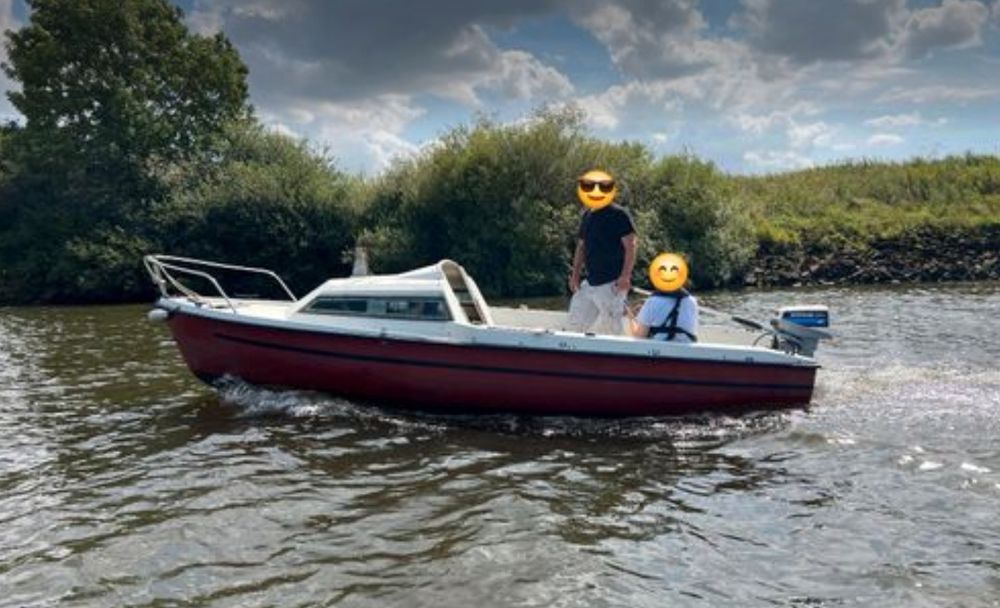 Платноходка малка яхта с каюта и Ремърке с регистрация Voilier L17