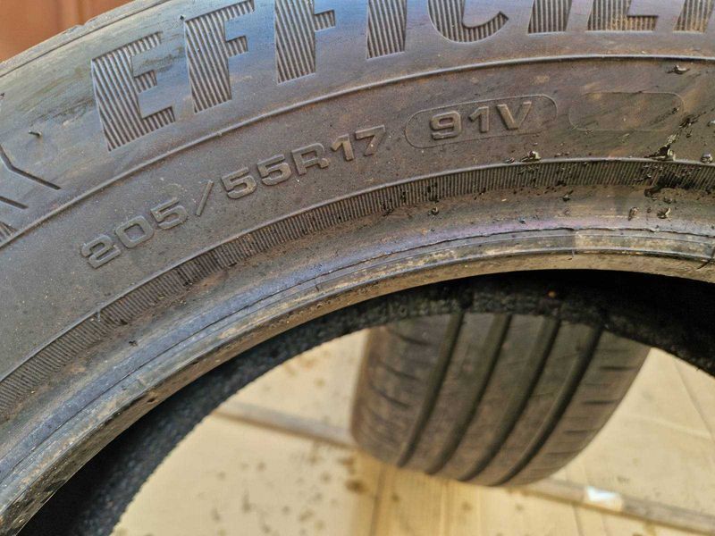 2 Goodyear R17 205/55
летни гуми
DOT2523