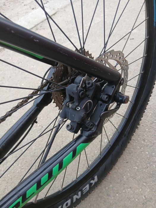 Vând  bicicleta Scott în stare bună are roți de 27.5  și  frâne pe  ulei