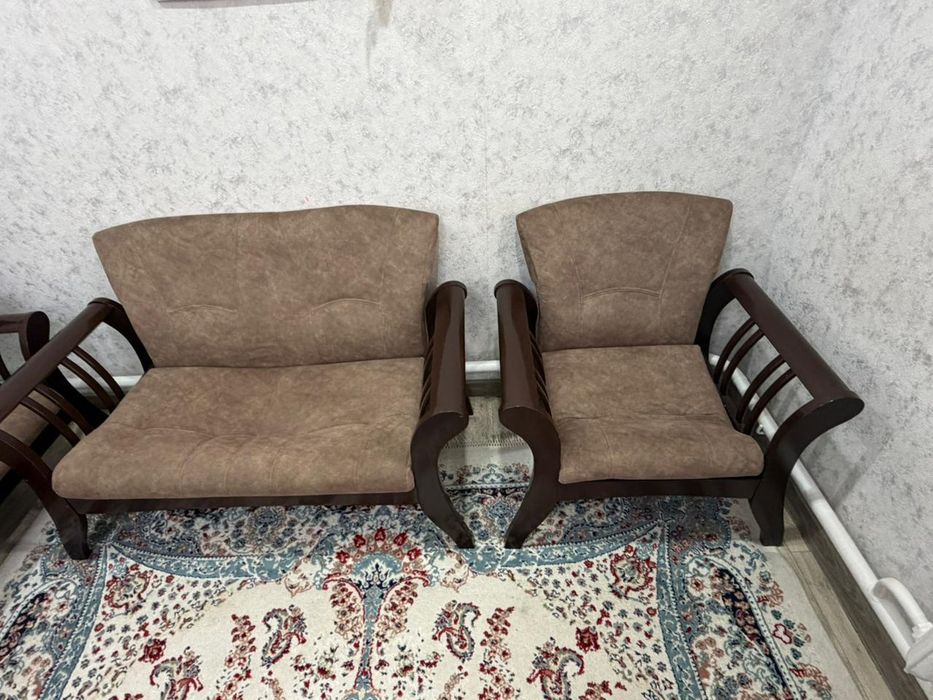 Диван и кресло (комплект), деревянный каркас