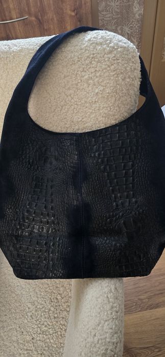 Тъмно синя чанта тип торба, естествена кожа ,с крок ефект,  без подпла