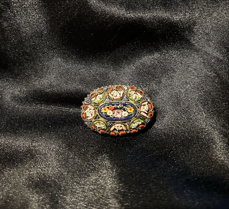 Брошка антикварна