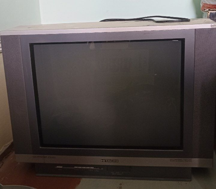 Televizorlar va podstavka sotiladi