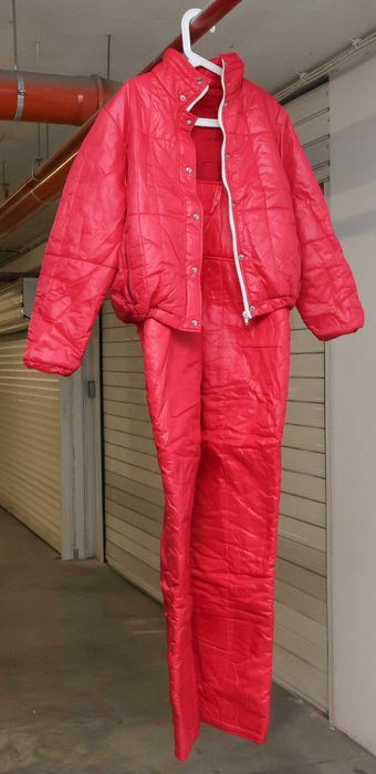 Калци, скиорски чорапи, ръкавици, Скиорски гащеризон и яке,  гащеризон