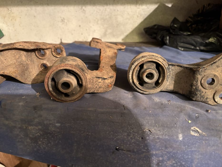 Лапи за преден мост на Сузуки Гранд Витара до 2004г.