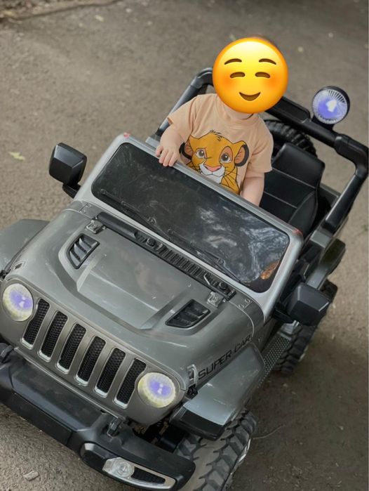 Продам детский  автомобиль 4х4