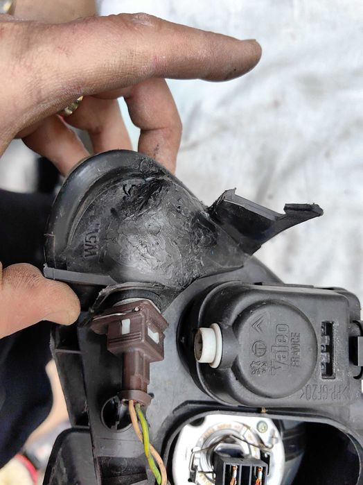 Оригинални фарове Пежо  Peugeot 206 Feis