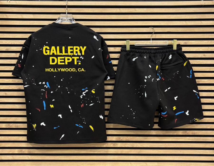 Compleu alb negru Gallery dept  / Essentials  / syna world