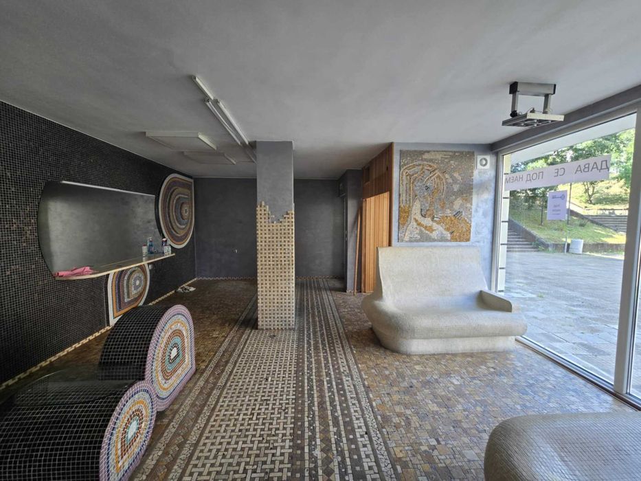 Продава се Магазин в Велико Търново, Център - 61 кв.м за 1786 €/кв.м - Снимка #2