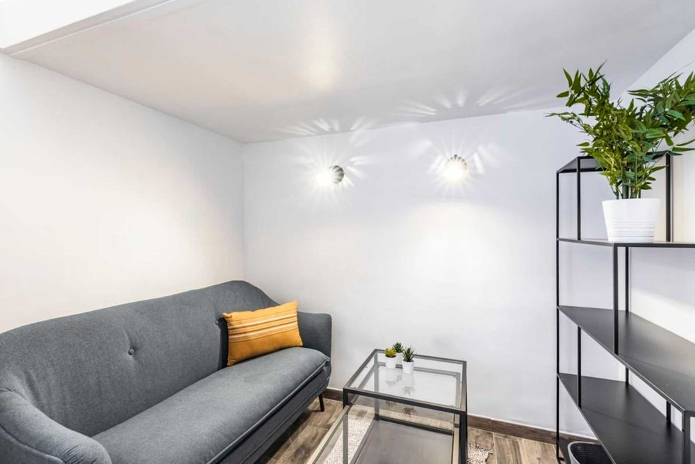 Дава се под наем Едностаен апартамент в Пловдив, Център - 26 кв.м за 112.2 € - Снимка #2