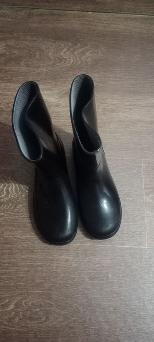 Продам резиновые сапоги