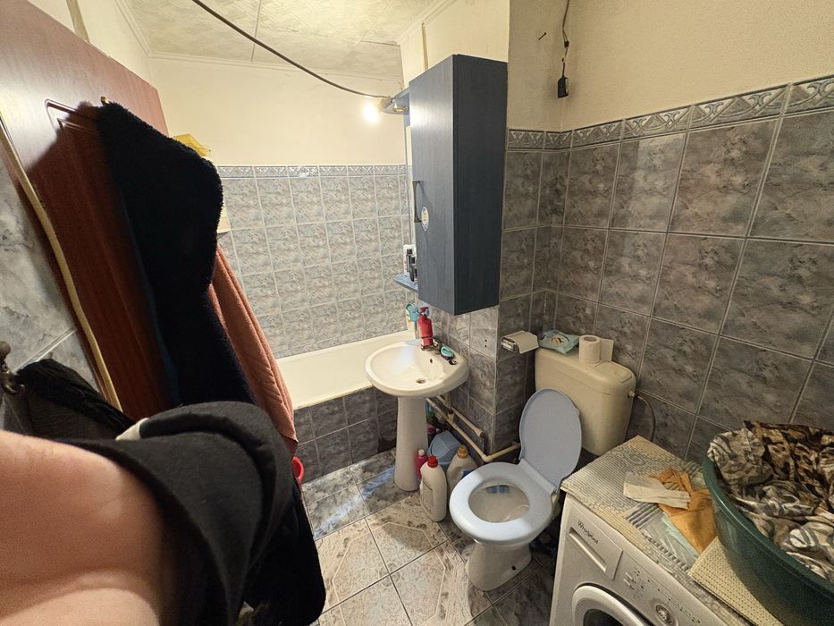 se vinde garsoniera ,comuna 1 decembrie